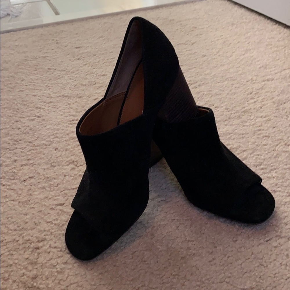 Franco Sarto Peep Toe black chunk heel Size 6